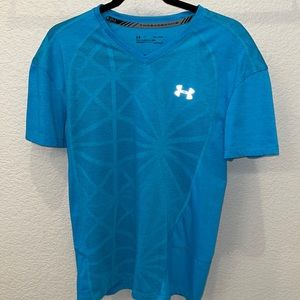 Like new men’s under armor shirt sleeve tee